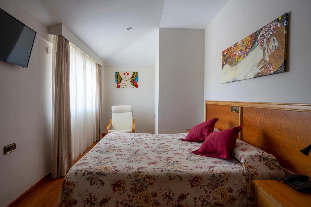 Hotel Los Barruecos By Croma Malpartida de Cáceres 外观 照片