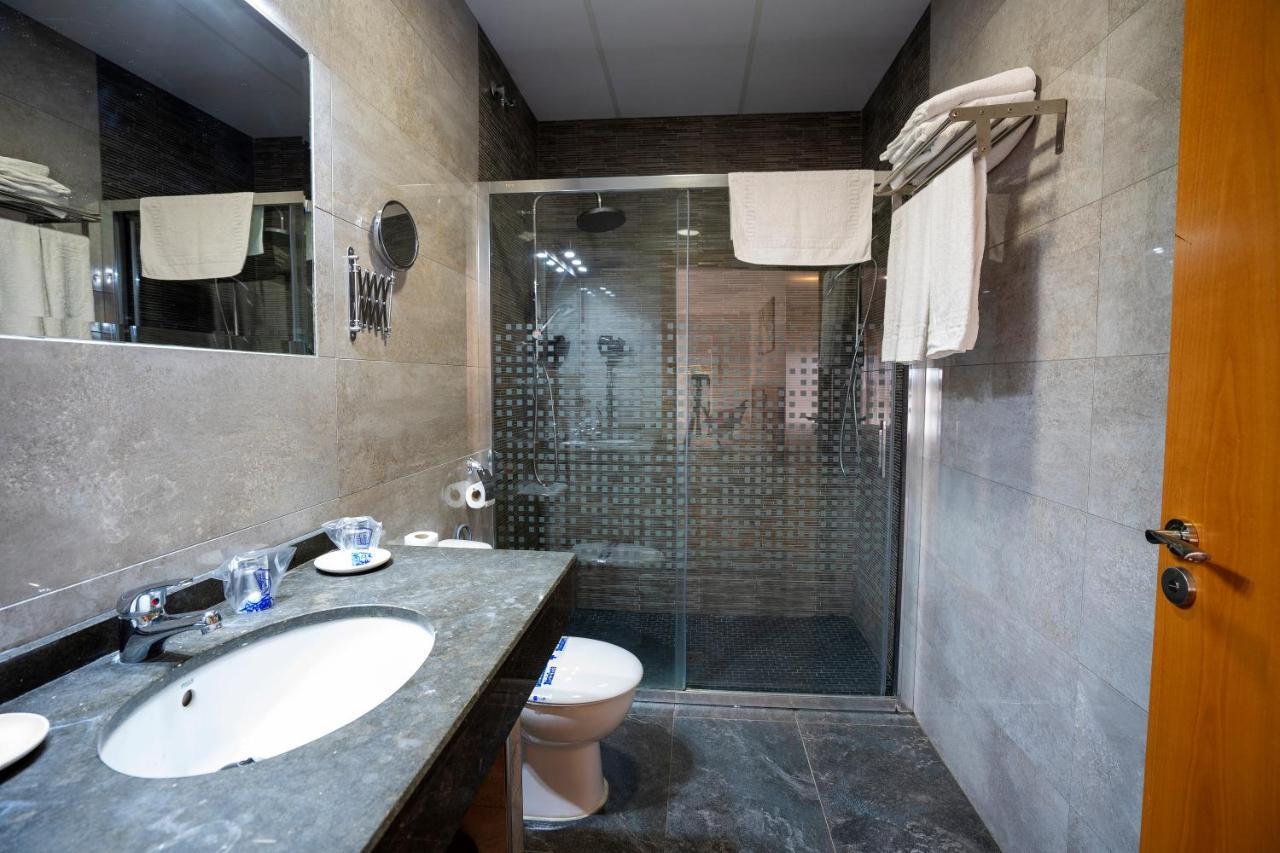 Hotel Los Barruecos By Croma Malpartida de Cáceres 外观 照片