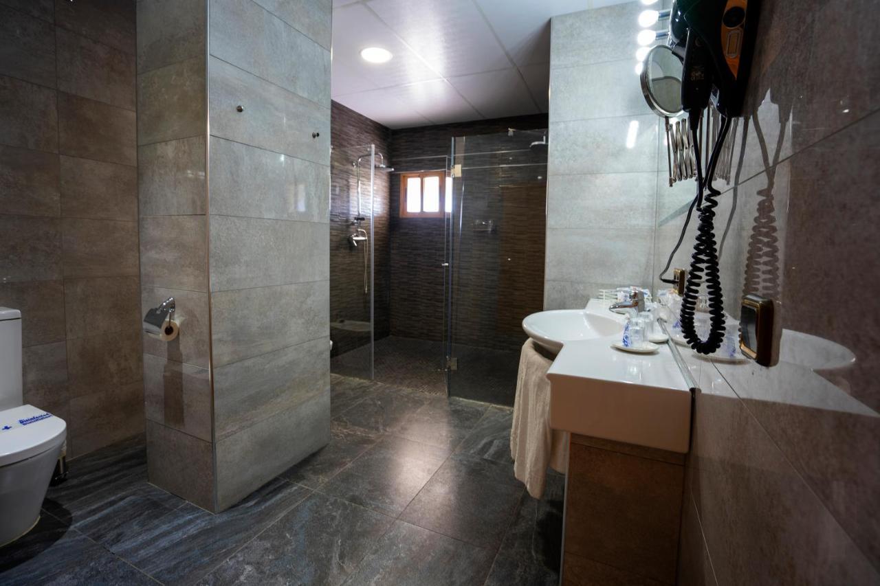 Hotel Los Barruecos By Croma Malpartida de Cáceres 外观 照片