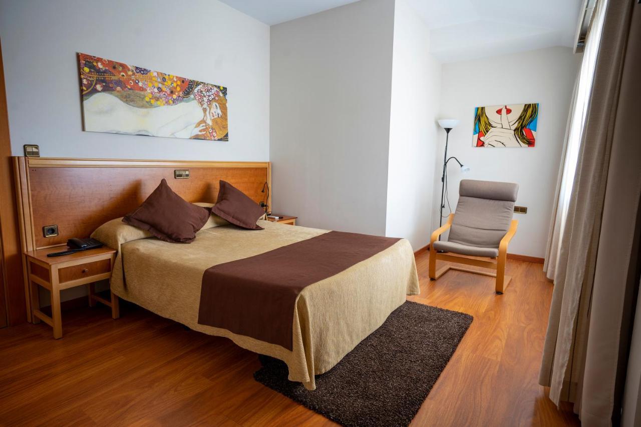 Hotel Los Barruecos By Croma Malpartida de Cáceres 外观 照片