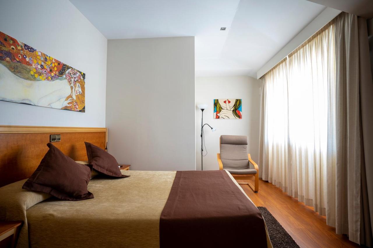 Hotel Los Barruecos By Croma Malpartida de Cáceres 外观 照片