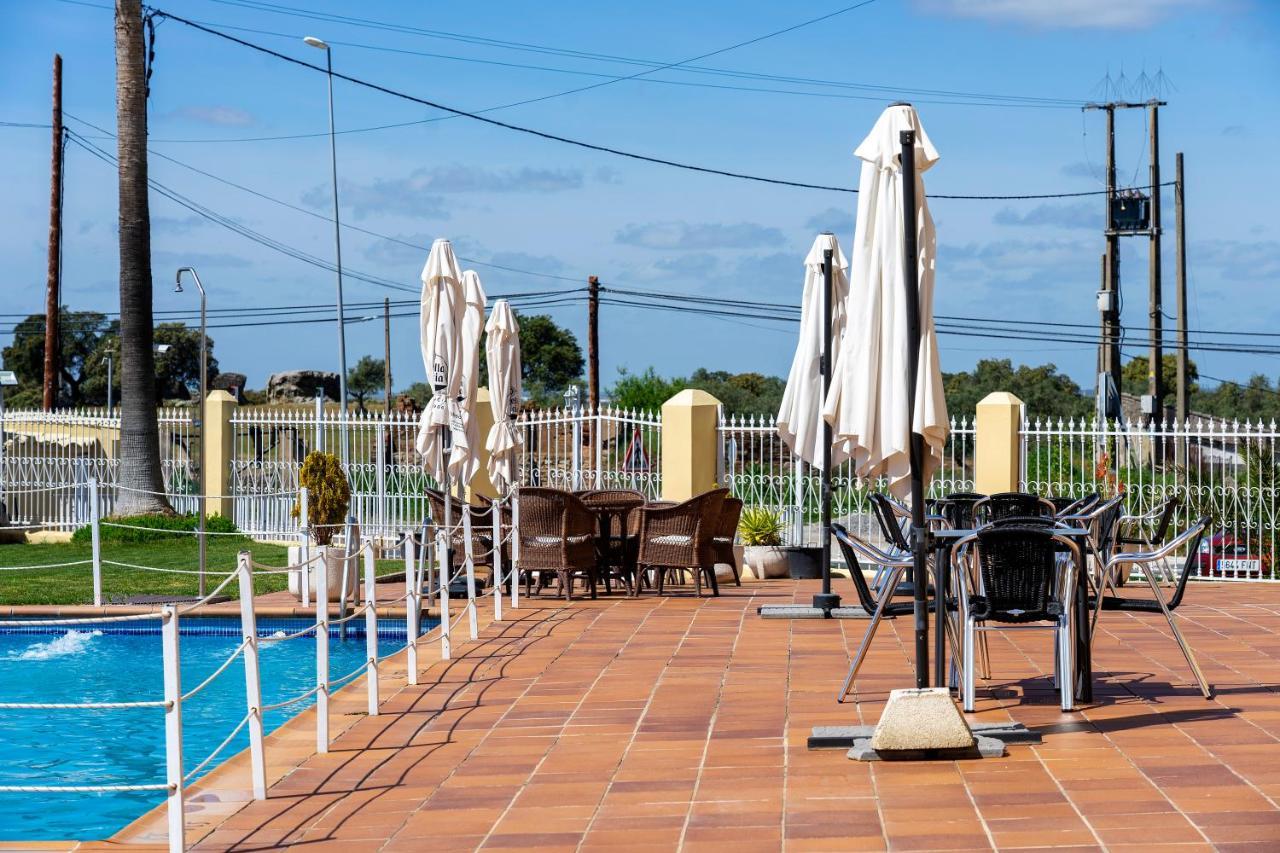 Hotel Los Barruecos By Croma Malpartida de Cáceres 外观 照片