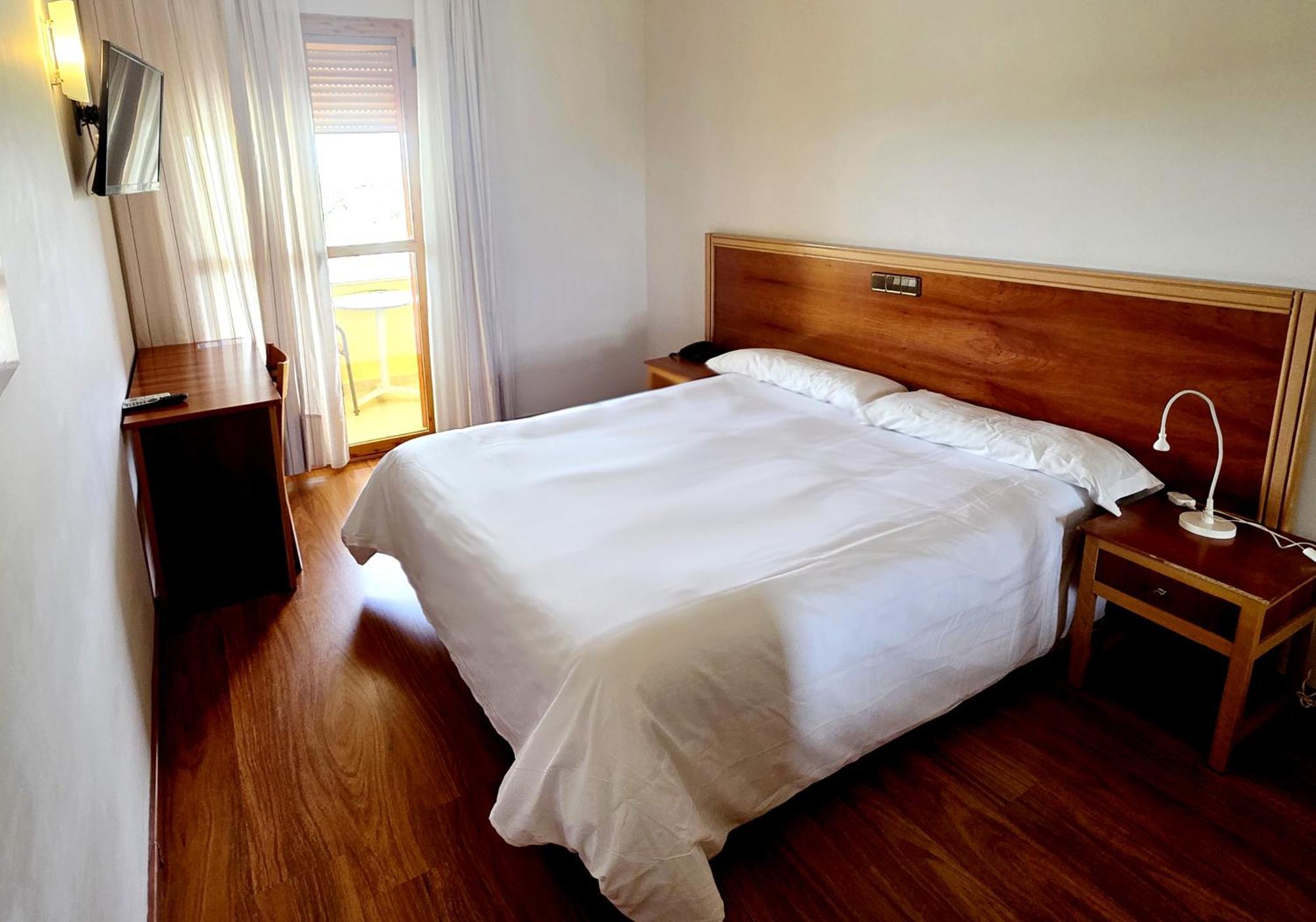 Hotel Los Barruecos By Croma Malpartida de Cáceres 外观 照片