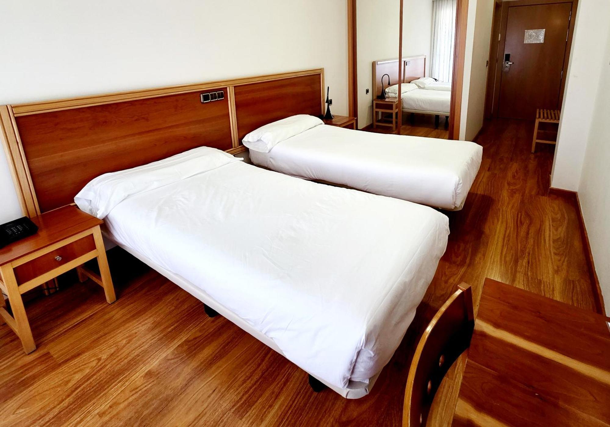 Hotel Los Barruecos By Croma Malpartida de Cáceres 外观 照片