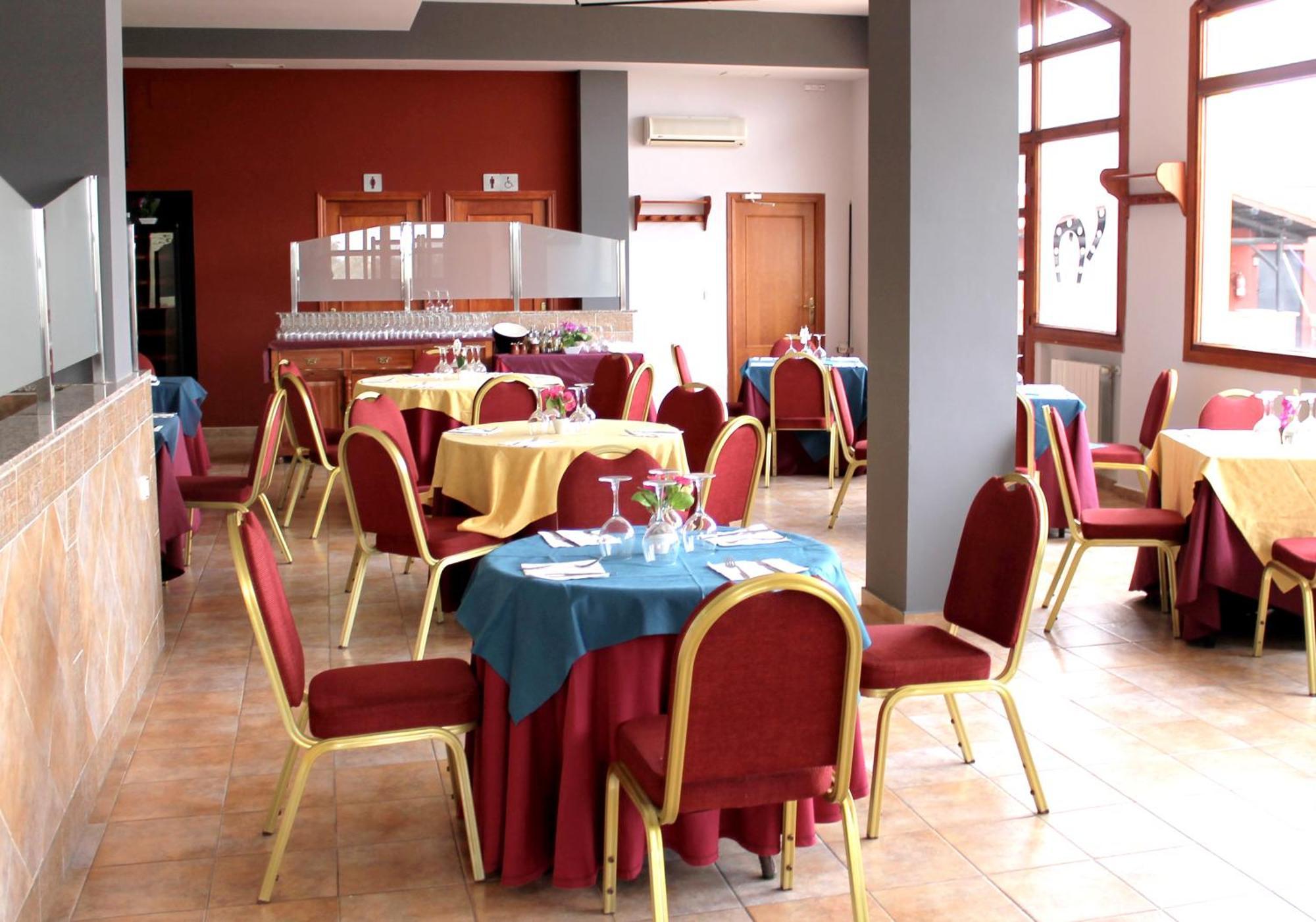 Hotel Los Barruecos By Croma Malpartida de Cáceres 外观 照片