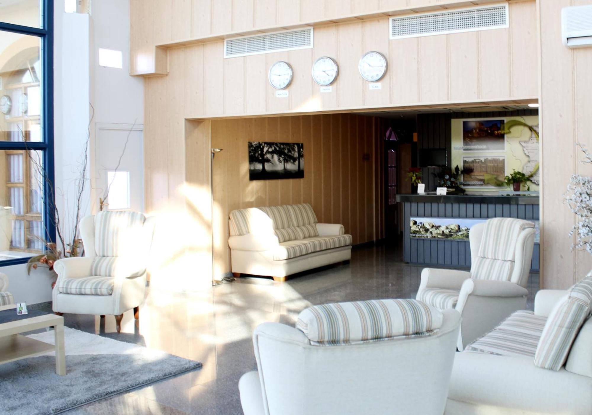 Hotel Los Barruecos By Croma Malpartida de Cáceres 外观 照片