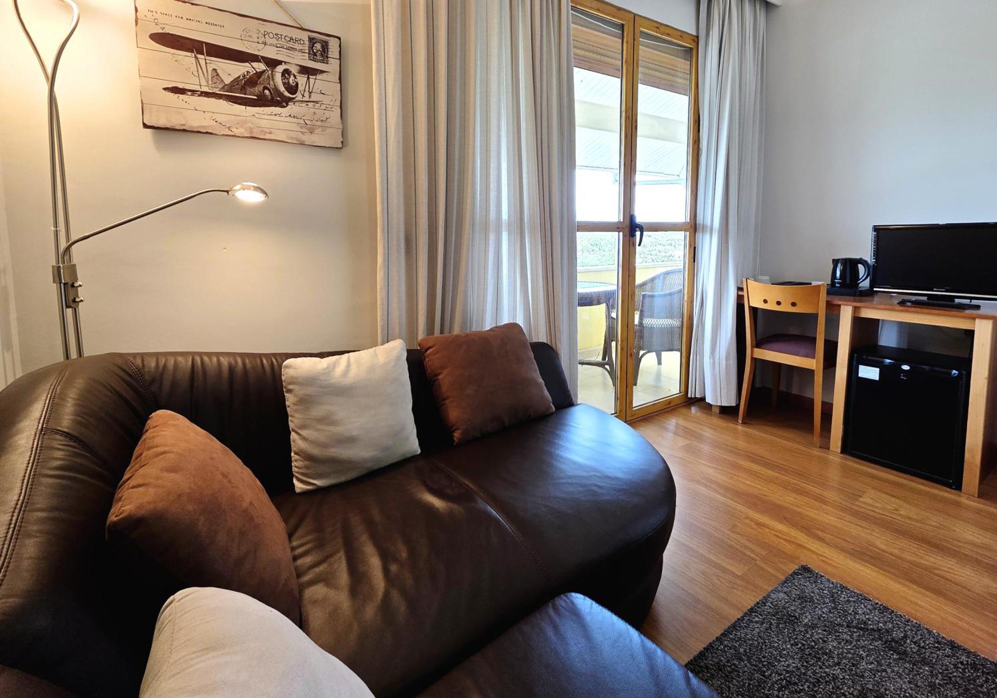 Hotel Los Barruecos By Croma Malpartida de Cáceres 外观 照片