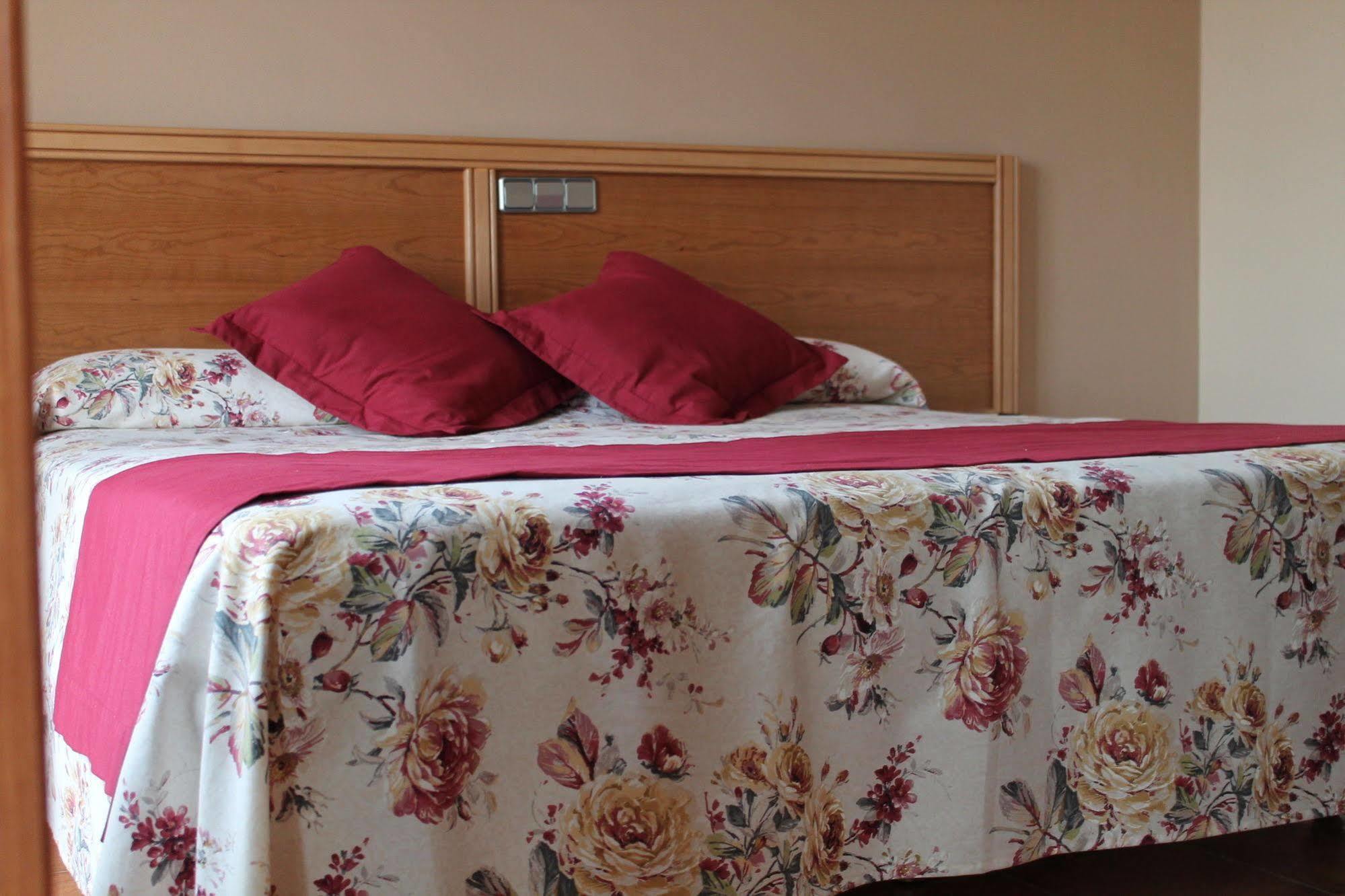 Hotel Los Barruecos By Croma Malpartida de Cáceres 外观 照片